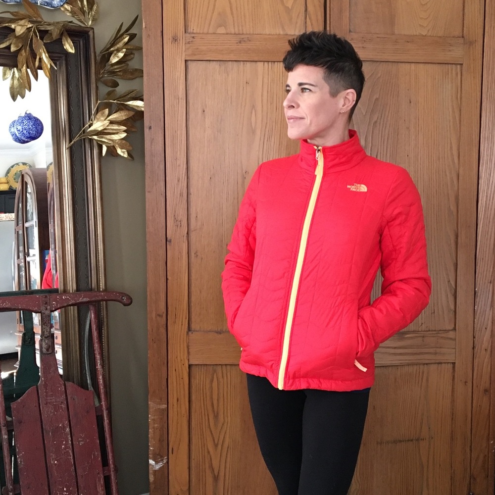 NWT! 🎁 The North Face Bombay jacket melon red S